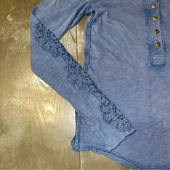 We The Free People Blue Long Sleeve Shirt Button Crochet Small NWT - Picture 6 of 7